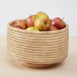By Native By Native Kleiner Korb Dengu aus Palmfaser, handgeflochtenen – Produktbild 1 von 1