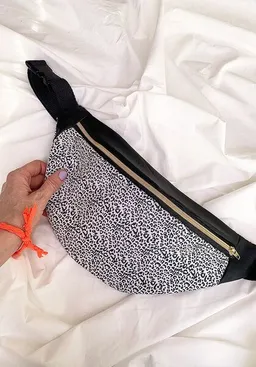 Lena Schokolade Lena Schokolade Leo-Black HipBag aus Bio-Baumwolle – Produktbild 1 von 1