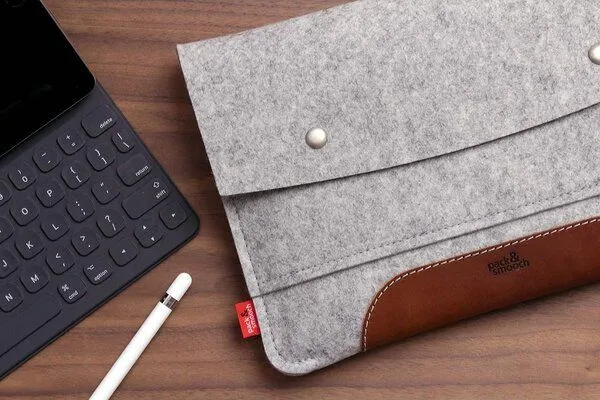 Pack & Smooch Pack & Smooch iPad Pro / Air 11", iPad Air 10.9" Merino Wollfilz Hülle Hampshire, Grau-hellbraun, – Produktbild 4 von 8