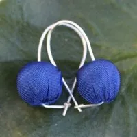 Schönes aus Indochina Schönes aus Indochina Seidenohrringe, Royalblau, – Produktbild 1 von 2