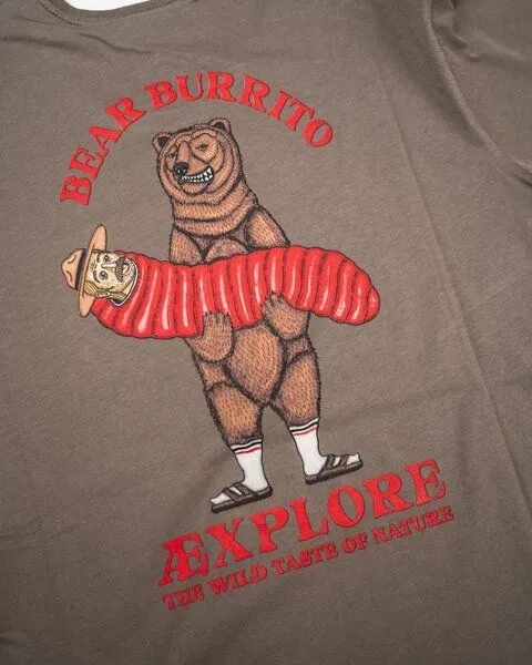 LAKOR LAKOR T-Shirt aus Bio-Baumwolle - Bear Burrito, Morel (braun), – Produktbild 1 von 3