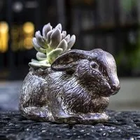 Mitienda Shop Mitienda Shop Blumentopf aus Ton, Hase sitzend – Produktbild 1 von 1