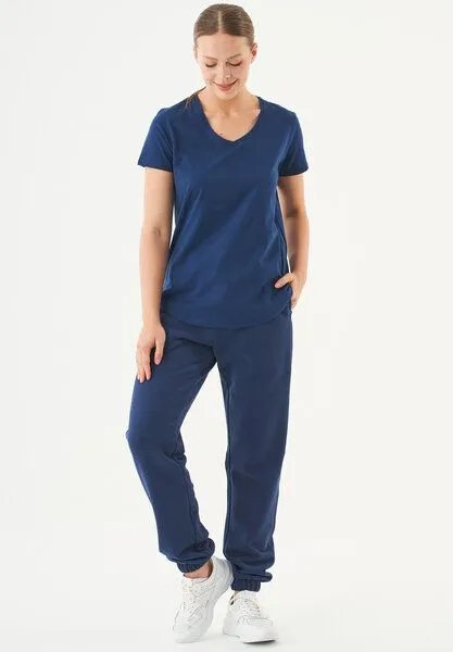 ORGANICATION ORGANICATION ESSENTIALS-TUBA- Basic T-Shirt aus Bio-Baumwolle mit V-Ausschnitt, Navy, – Produktbild 2 von 3