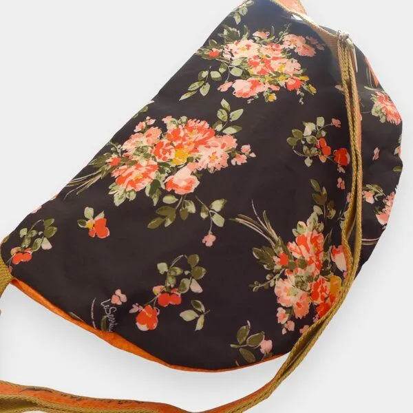 REFISHED fair fashion REFISHED fair fashion BUM BAG XL spezieller Gurt | Upcycelte Bauchtasche, #fish orange-schwarz d-blumen, – Produktbild 2 von 3