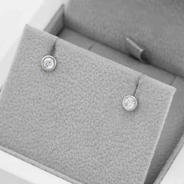 Eppi Eppi Bezelohrstecker aus Gold mit 0.1ct synthetischen Diamanten Viorica, Weiss, – Produktbild 3 von 4