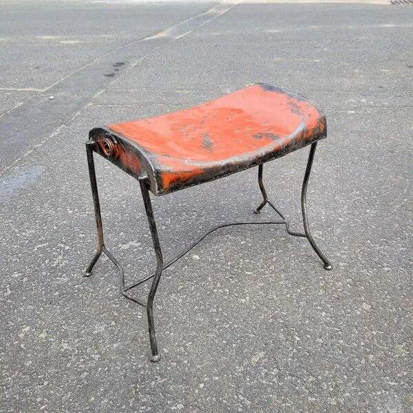 Moogoo Creative Africa Moogoo Creative Africa Hocker aus alten Ölfässern und Tanks, Rot, – Produktbild 1 von 2