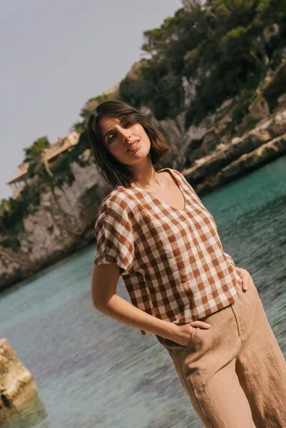 AmourLinen AmourLinen Lily Leinenoberteil in Übergröße, Mokka-gingham, – Produktbild 3 von 4
