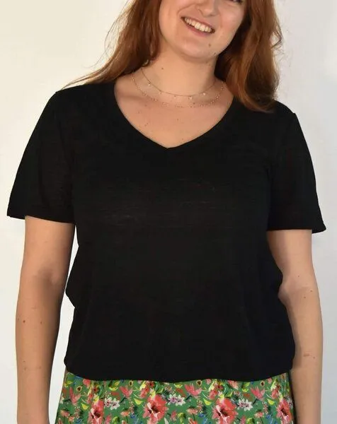 Aatise Aatise Reines Leinen-T-Shirt , V Ausschnitt Zesi, Schnitt Oversize, Schwarz, – Produktbild 1 von 2