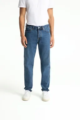 Kings Of Indigo Kings Of Indigo Herren vegan Jeans Sushan Stanley Mittelblau Gewaschen – Produktbild 1 von 1