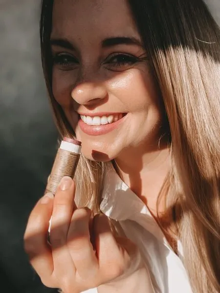 WE LUV ECO WE LUV ECO LIP TINT, Nude (naturbraun), – Produktbild 2 von 3