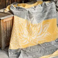 The Spirit of OM The Spirit of OM Flauschige Plaid-Decke Lotus – Produktbild 1 von 1