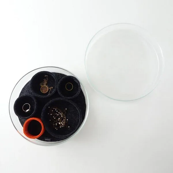 matilda k. manufaktur matilda k. manufaktur Schmuckaufbewahrung Schmuckschale 'luise' aus Glas mit Einsätzen aus Wollfilz, Anthrazit, – Produktbild 4 von 4