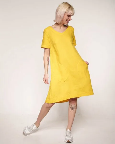 Alma & Lovis Alma & Lovis Legeres Kleid mit V-Ausschnitt aus reinem Leinen | Linen V-Neck Dress, Sun (gelb), – Produktbild 3 von 4