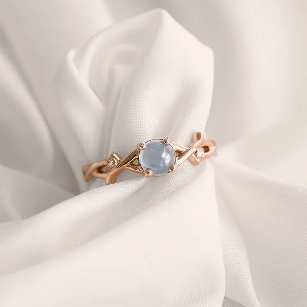 Eppi Eppi Ring mit einem Cabochon Aquamarin und Diamanten Makena – Produktbild 1 von 3