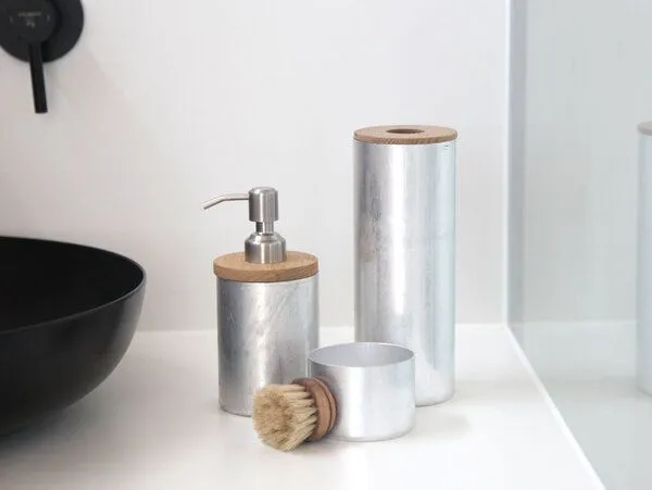 werkvoll by Lena Peter werkvoll by Lena Peter Nachhaltiger Badmülleimer FIRE - Upcycling Feuerlöscher, Silber, – Produktbild 3 von 4