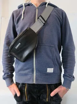 Leonca Leonca Upcycling Hip Bag aus Traktorschlauch in 3 Größen – Produktbild 1 von 1