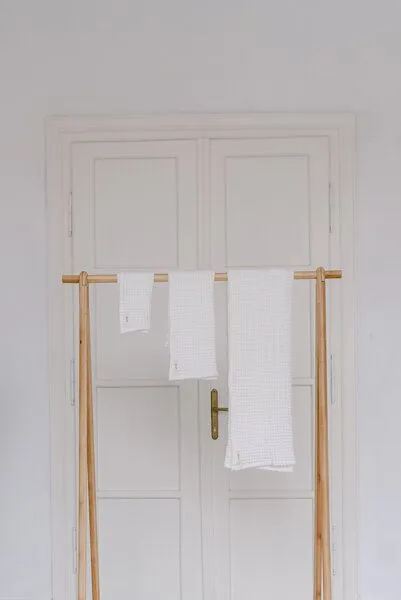 gust. gust. Waffelhandtuch - Gesichtshandtuch aus Leinen und Bio-Baumwolle - 30x40 cm, White (weiß), – Produktbild 2 von 4