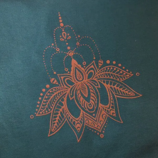 liebewicht liebewicht Multifunktions Loop Bio "Lotus" verschiedene Farben nach Wahl, Smaragd/druck orange, – Produktbild 4 von 4