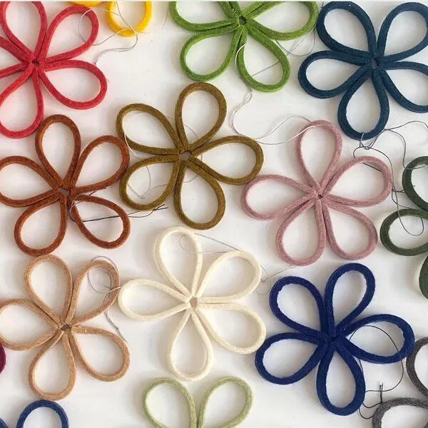 matilda k. manufaktur matilda k. manufaktur minimalistische zarte Filzblüten 'flora' – zeitlose Dekoration in vielen wunderschönen Farben, Türkis | blautöne, – Produktbild 2 von 4