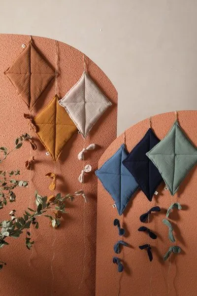 2 Stories 2 Stories KITE Wanddekoration aus Bio Musslin, Rosa, – Produktbild 2 von 4