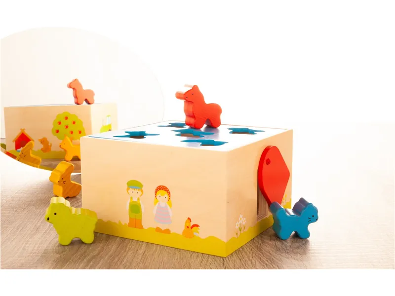 Goki goki Sortierbox und Steckspiel Bauernhof aus Holz, 7-teilig, bunt lackiert Maße 16,5 x 16 x 9,5 cm, Mehrfarbig, – Produktbild 2 von 2
