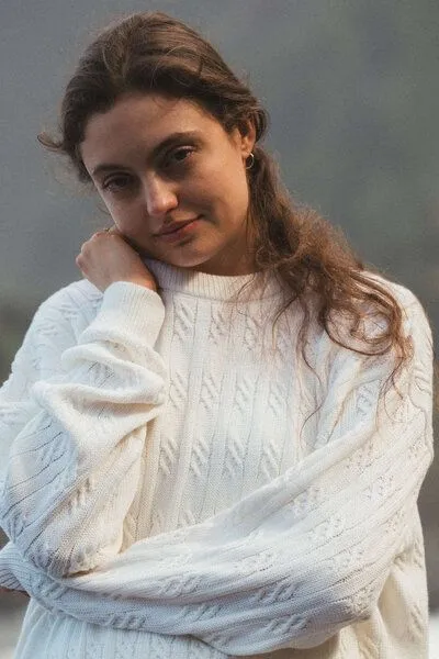 Kopyto Kopyto ORYX RWS – leichter Oversize-Pullover im Zopfmuster aus Merinowolle und Baumwolle, Bordeaux, – Produktbild 2 von 4
