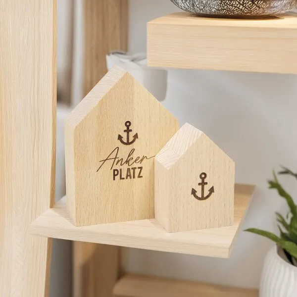 Bow & Hummingbird Bow & Hummingbird Großes Deko-Holzhäuschen Ankerplatz – Produktbild 4 von 4