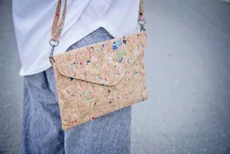 BY COPALA BY COPALA Handtasche -Vegan, Brieftasche aus recyceltem Kork (farbigen Akzenten) – Produktbild 1 von 1