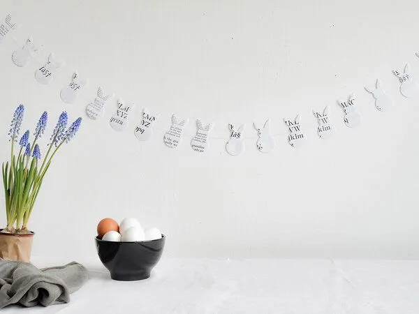 renna deluxe renna deluxe Osterhasen Girlande aus Papier, Osterdeko handgefertigt, Schwarz-weiß, – Produktbild 1 von 3