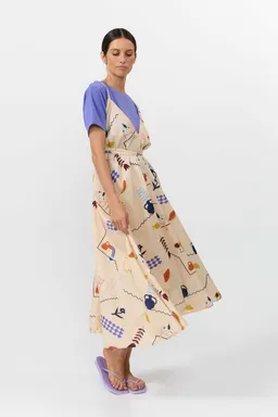 SUITE13LAB SUITE13LAB Damen vegan Kleid Mp Midi Print Holiday Beige – Produktbild 1 von 1