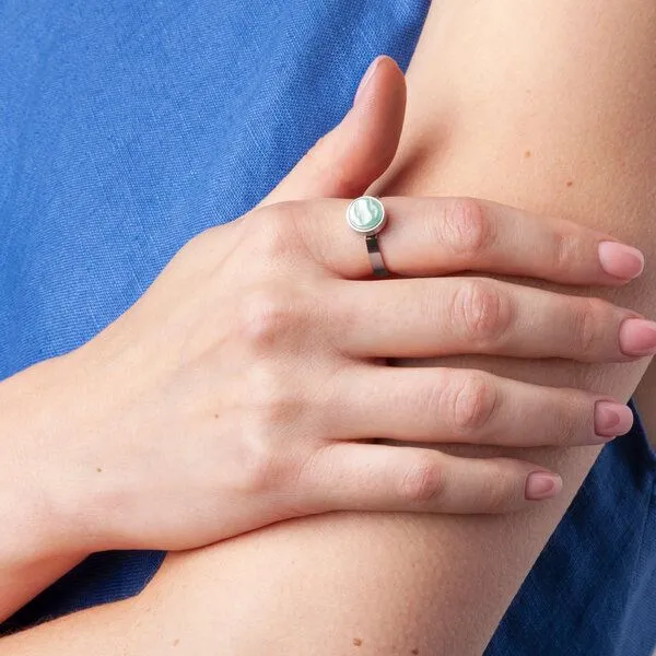 ALEXASCHA ALEXASCHA Größenverstellbarer Ring mit Stein, Minzgrün, – Produktbild 2 von 4