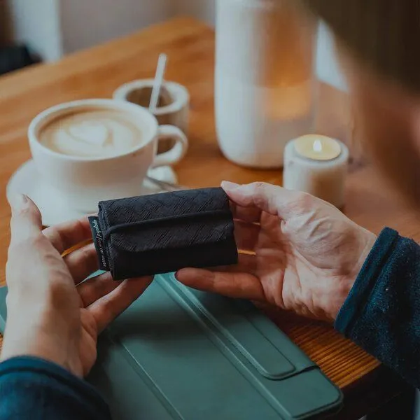 Airpaq Airpaq Cardholder aus Autoschrott, Schwarz, – Produktbild 2 von 4