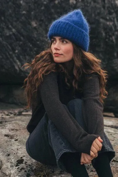 Kopyto Kopyto SAOLA – Flauschige Mütze aus Mohair und Seide, Braun, – Produktbild 2 von 4