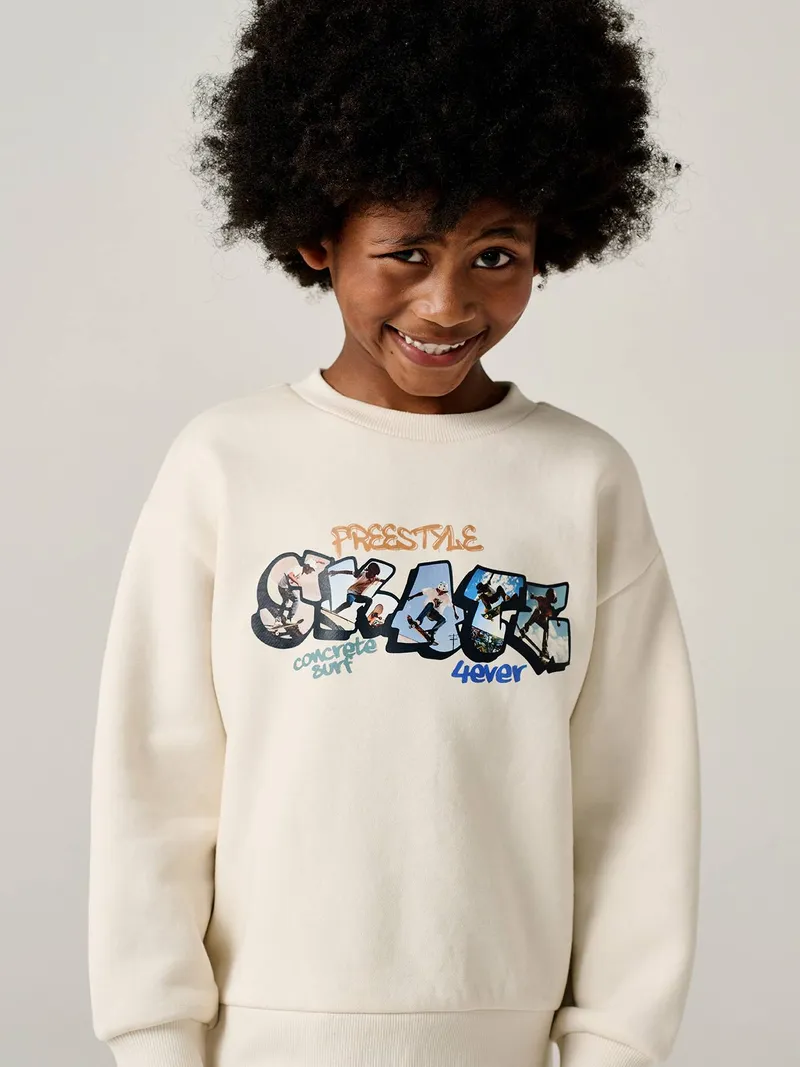 Vertbaudet Jungen Sweatshirt mit großem Sport-Motiv vorne, Wollweiß, – Produktbild 1 von 4