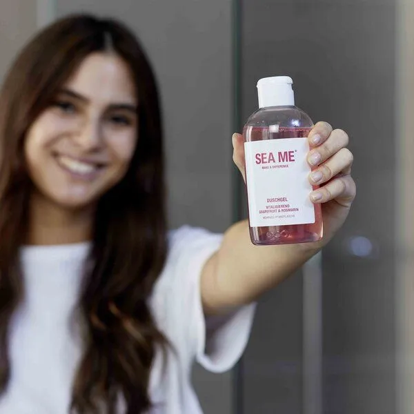 SEA ME SEA ME Duschgel | Grapefruit & Rosmarin | vegan | Mehrwegflasche 300 ml – Produktbild 4 von 4