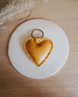 lille mus lille mus veganer Schlüsselanhänger HERZ aus Kunstleder – Produktbild 1 von 1