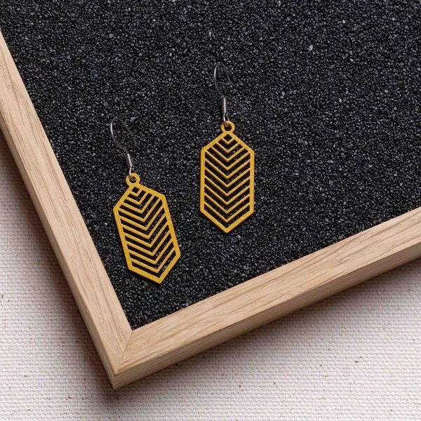 feinformart feinformart Ohrringe aus Holz - Geometric, Senfgelb (gelb), – Produktbild 5 von 5