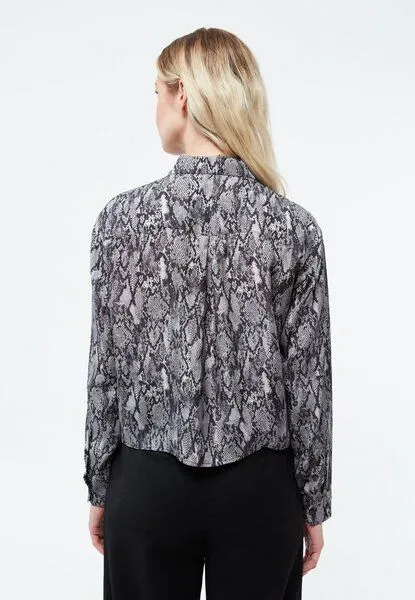 Givn Berlin Givn Berlin Kurze Bluse GBSAVANNAH aus TENCEL, Black / grey (snake), – Produktbild 4 von 4