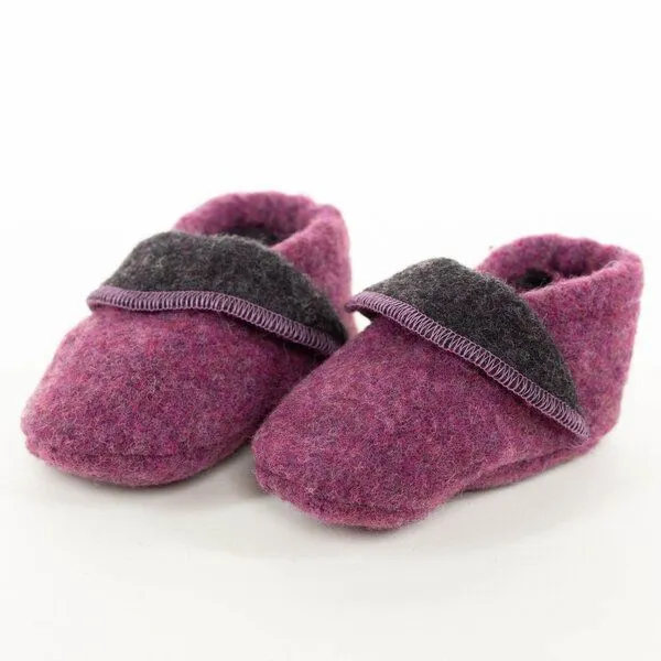 nahtur-design nahtur-design Babyschuhe aus 100% Flauschloden, Beere (lila), – Produktbild 1 von 2