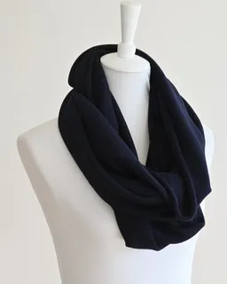 Susan's Fashion Susan's Fashion dunkelblauer Loopschal Melody aus Biomerinowolle – Produktbild 1 von 1