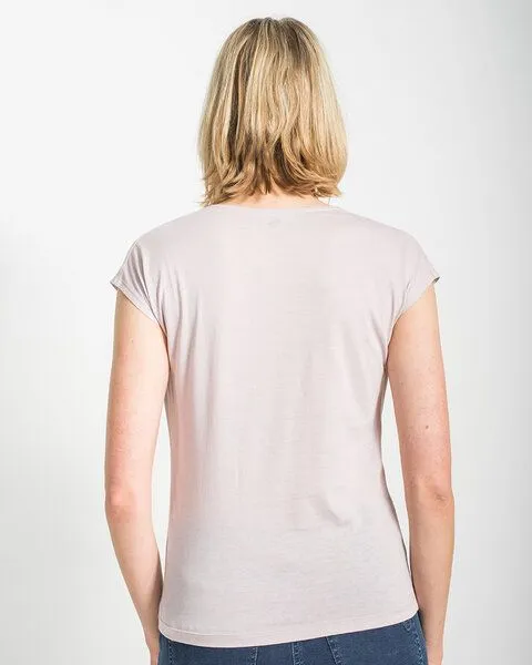 Alma & Lovis Alma & Lovis Shirt mit Wasserfall-Ausschnitt, aus Bio-Baumwolle | Short Cascade, Violett, – Produktbild 4 von 4