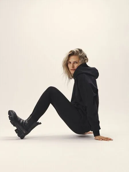 WOTE WOTE Hoodie Sweatshirt aus Organic Cotton - Bio Baumwolle, Schwarz, – Produktbild 1 von 3