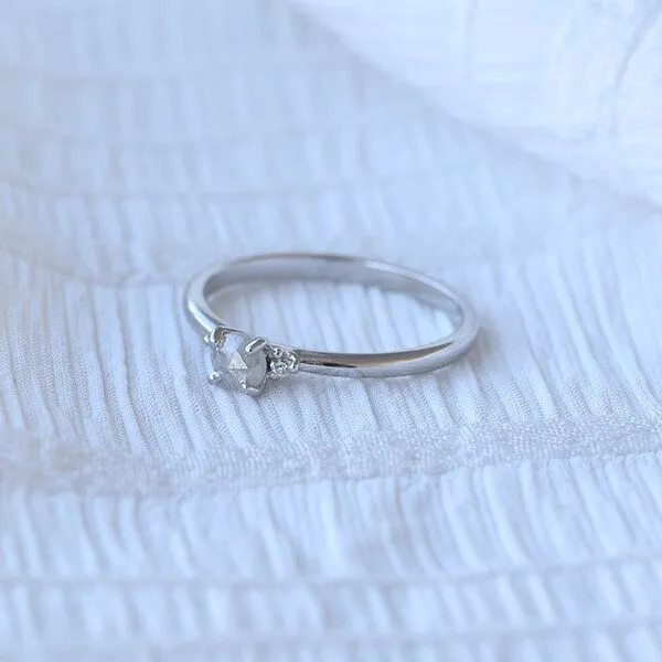 Eppi Eppi Verlobungsring mit Salt´n´Pepper Diamant Hye, Weiss, – Produktbild 1 von 4