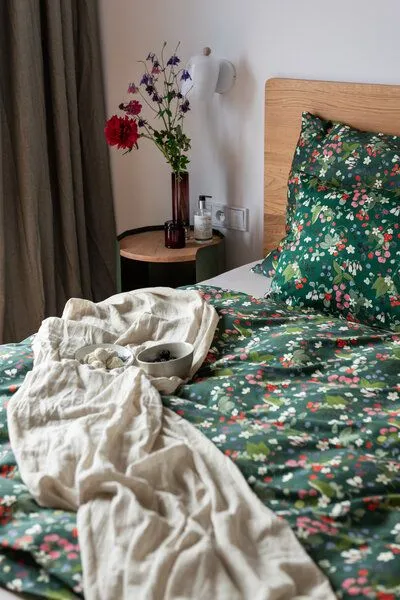 Lesen - Design-Bettwäsche Lesen - Design-Bettwäsche Nachhaltiges Bettwäsche-Set aus 100% BIO-Baumwollsatin - Waldfrüchte – Produktbild 3 von 4