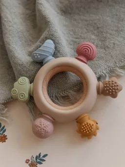 Vertbaudet Sensorik-Beißring Baby Holz FSC® – Produktbild 1 von 1