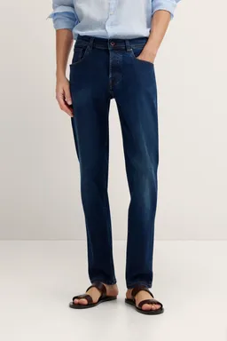 Bugatti Slim Fit Jeans mit Stretchkomfort und klassischer 5-Pocket-Optik in dark indigo – Produktbild 1 von 1