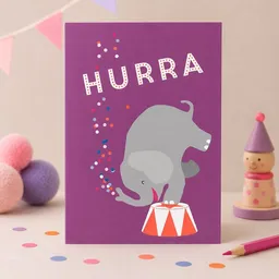 Bow & Hummingbird Bow & Hummingbird Glückwunschkarte „HURRA“ – Postkarte für Geburtstag, Verlobung, Umzug, Geburt & schöne Neuigkeiten – Produktbild 1 von 1