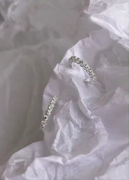 noemvri fashion label noemvri fashion label Creolen mit Zirkoniasteinen silber – Produktbild 1 von 1
