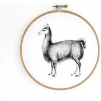 renna deluxe renna deluxe Alpaka im Stickrahmen als Bild (seitlich) – Produktbild 1 von 1