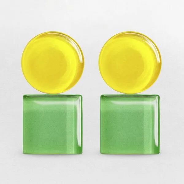ALEXASCHA ALEXASCHA Geometrische Clip Ohrringe aus Glas | Bauhaus Design | 16 Farbkombinationen, Gelb & grün, – Produktbild 1 von 4